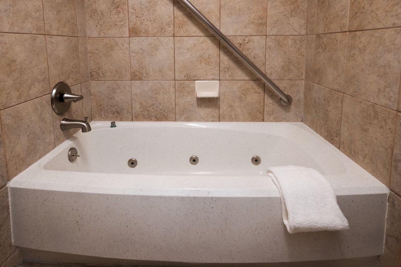 Endeavor Inn & Suites, Trademark Collection By Wyndham Топіка Екстер'єр фото