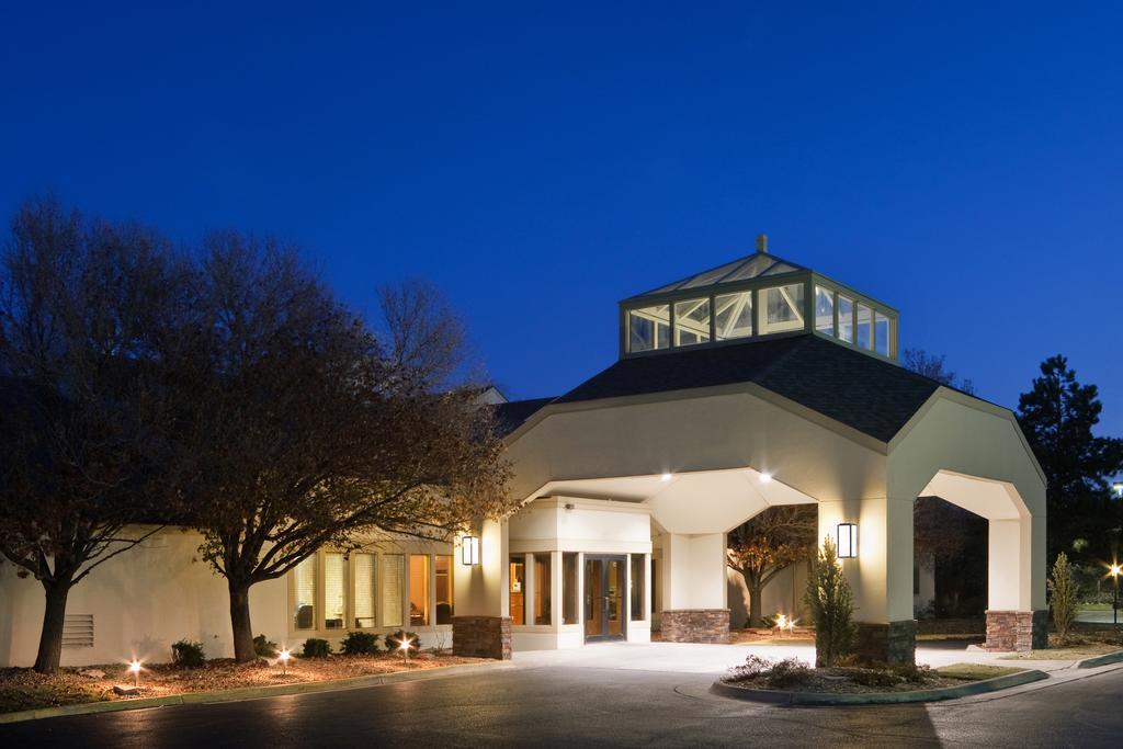 Endeavor Inn & Suites, Trademark Collection By Wyndham Топіка Екстер'єр фото